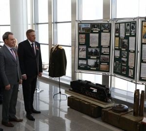 Валерий Лидин и делегация из Беларуси посетили выставку, посвященную защитникам Брестской крепости