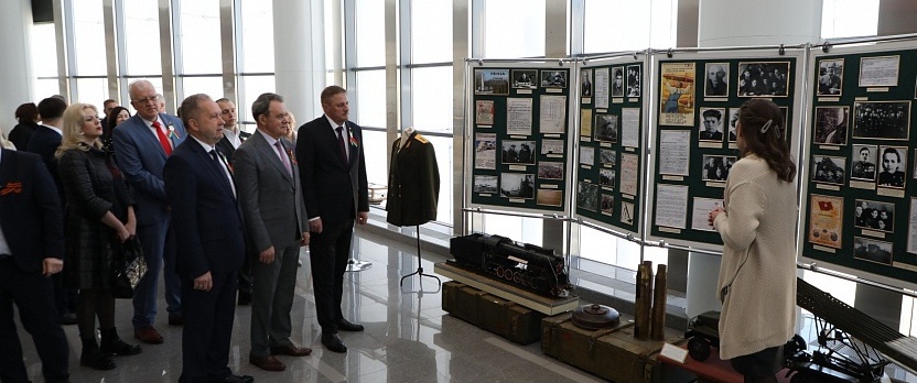 Валерий Лидин и делегация из Беларуси посетили выставку, посвященную защитникам Брестской крепости