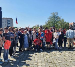 Ольга Чистякова организовала поездку эвакуированных из Мариуполя к монументу Победы 9 мая