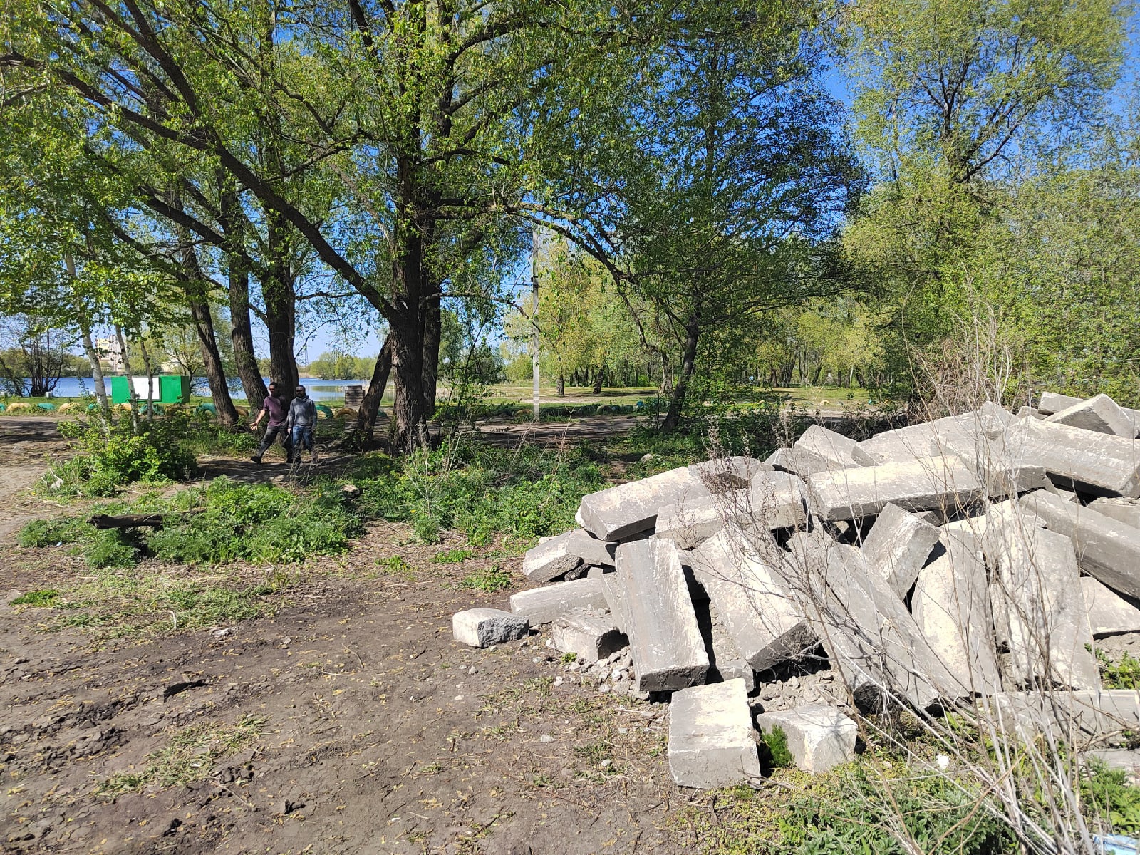 Пензенцев возмутила груда бордюрного камня на пляже ГПЗ