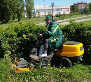 В Пензе по поручению мэра коммунальщики моют дороги и тротуары