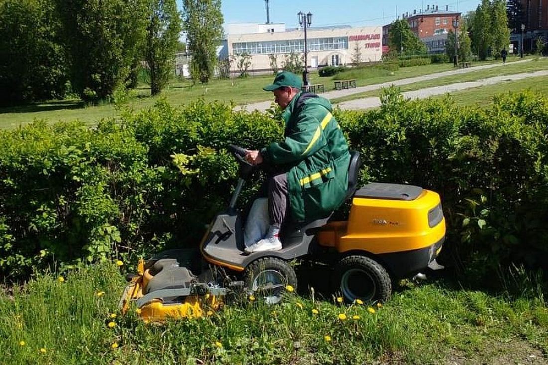 В Пензе по поручению мэра коммунальщики моют дороги и тротуары