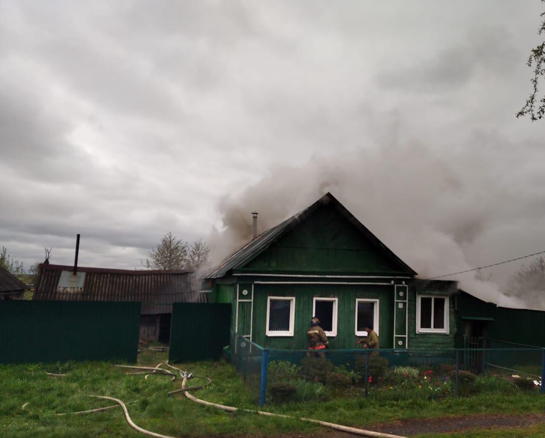 В Бессоновке сгорел деревянный дом