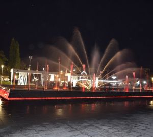 Жителям Пензы настоятельно рекомендовали не играть в мяч у светомузыкального фонтана