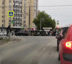 В Пензе опрокинулась машина "Скорой помощи" после столкновения с авто