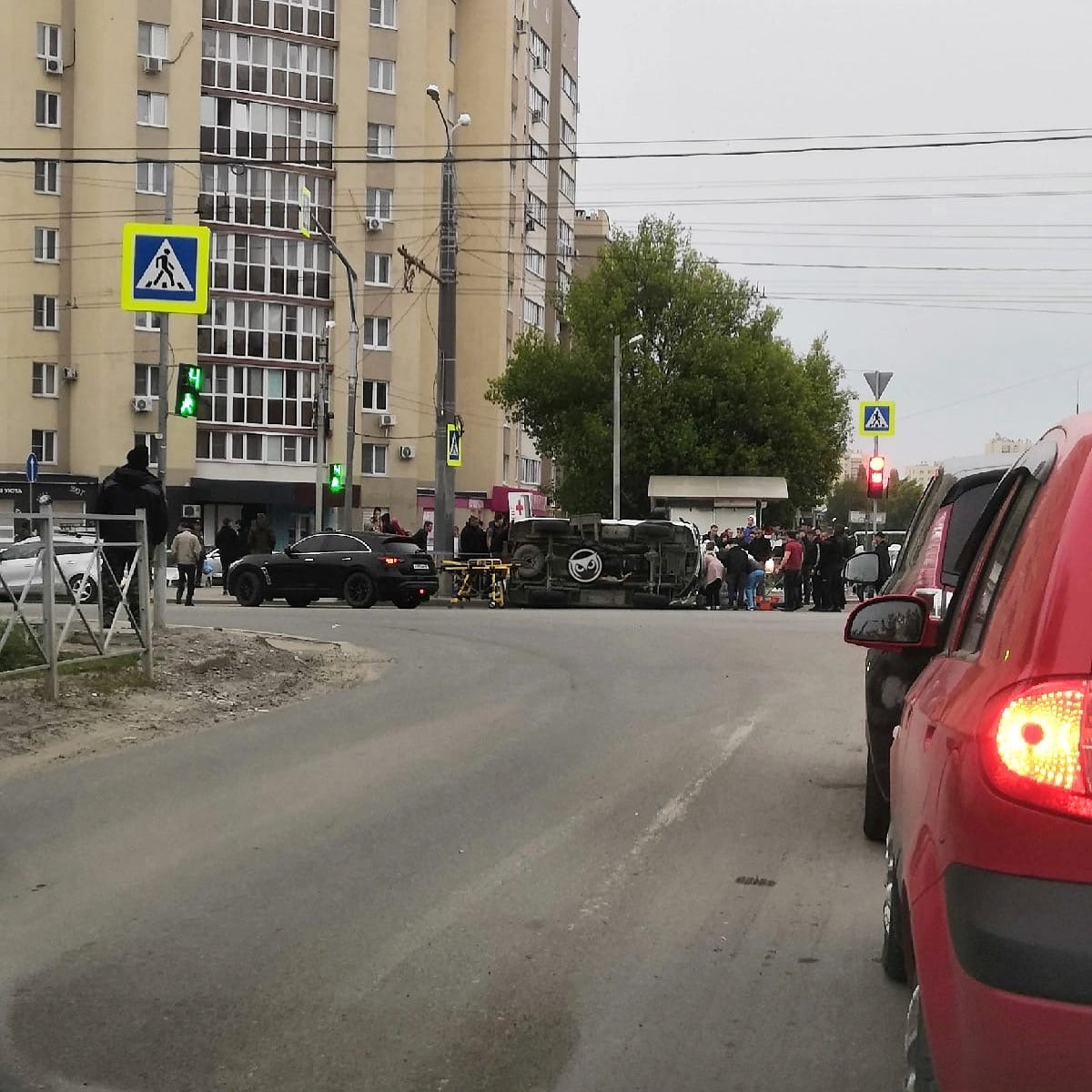 В Пензе опрокинулась машина "Скорой помощи" после столкновения с авто