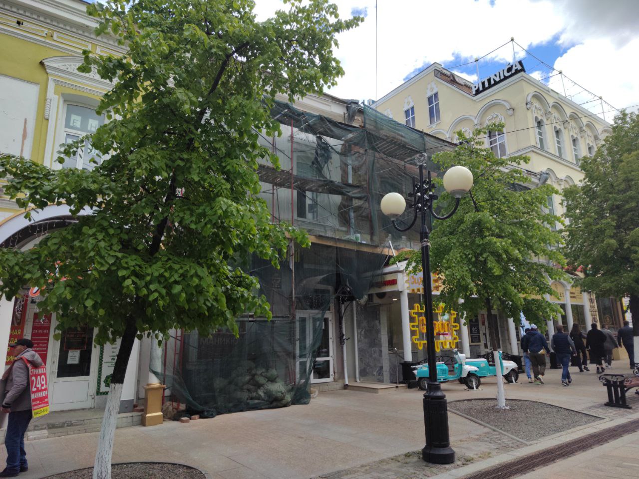 Фасады старинных зданий на Московской приводят в порядок