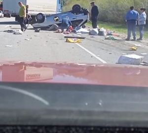 На трассе М5 "Урал" перевернулась легковушка, есть пострадавшие