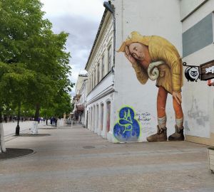 В Пензе вандалы «украсили» граффити Великана на Московской