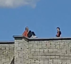 Подростки из Заречного фотографировались на крыше девятиэтажки