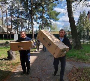 В Пензе участники «ОПОРЫ РОССИИ» передали эвакуированным летнюю одежду и медикаменты