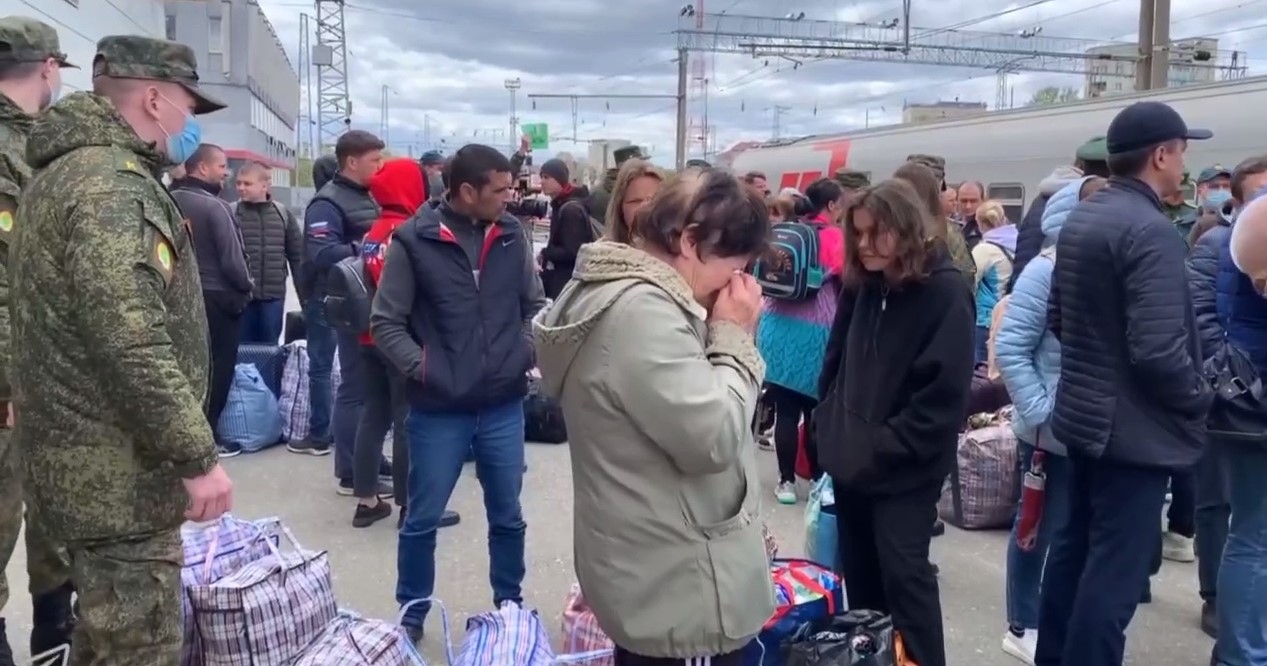 Олег Мельниченко об эвакуированных: "Некоторые из людей долгое время находились без еды и воды"