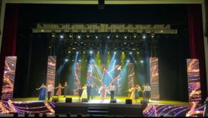 Для пензенских выпускников выступил певец Хабиб, он исполнил хит «Ягода-малинка»