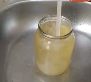 Жителям Бессоновского района объяснили, почему из их кранов идет желтая вода