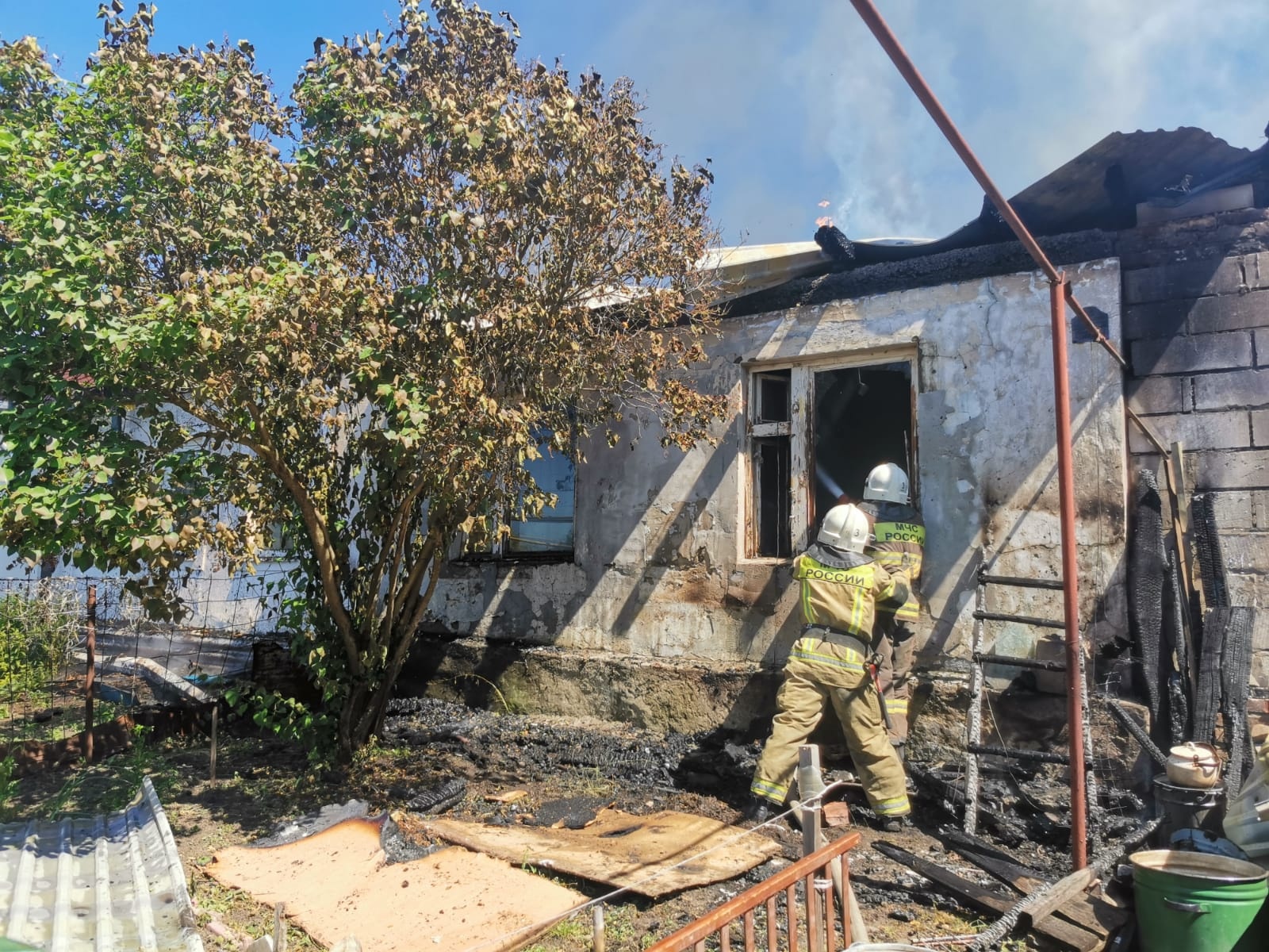В Пензе пожар на улице Колхозной едва не спалил два дома