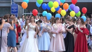 В Кузнецке на общегородском балу присутствовали более 300 выпускников