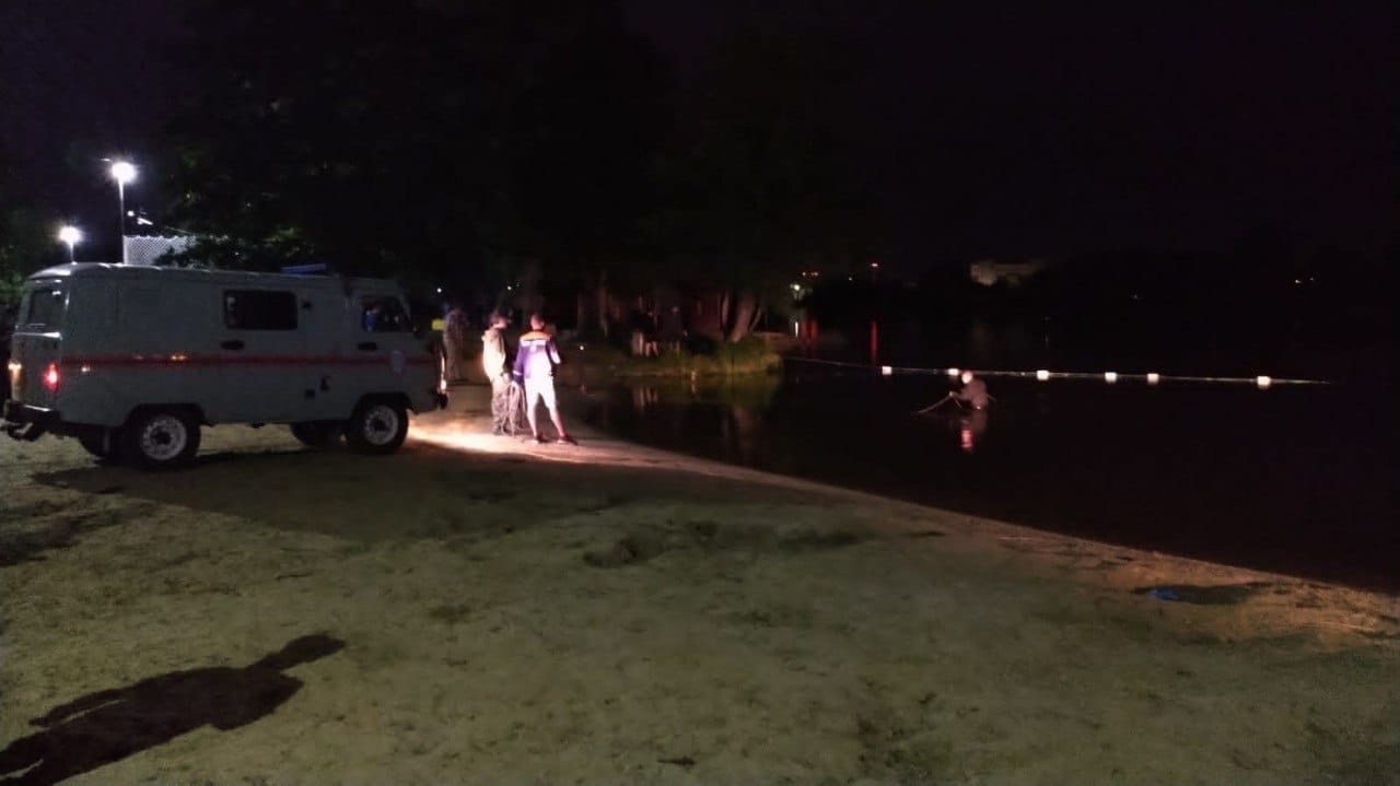 В Пензе спасатели достали из реки тело девочки-подростка