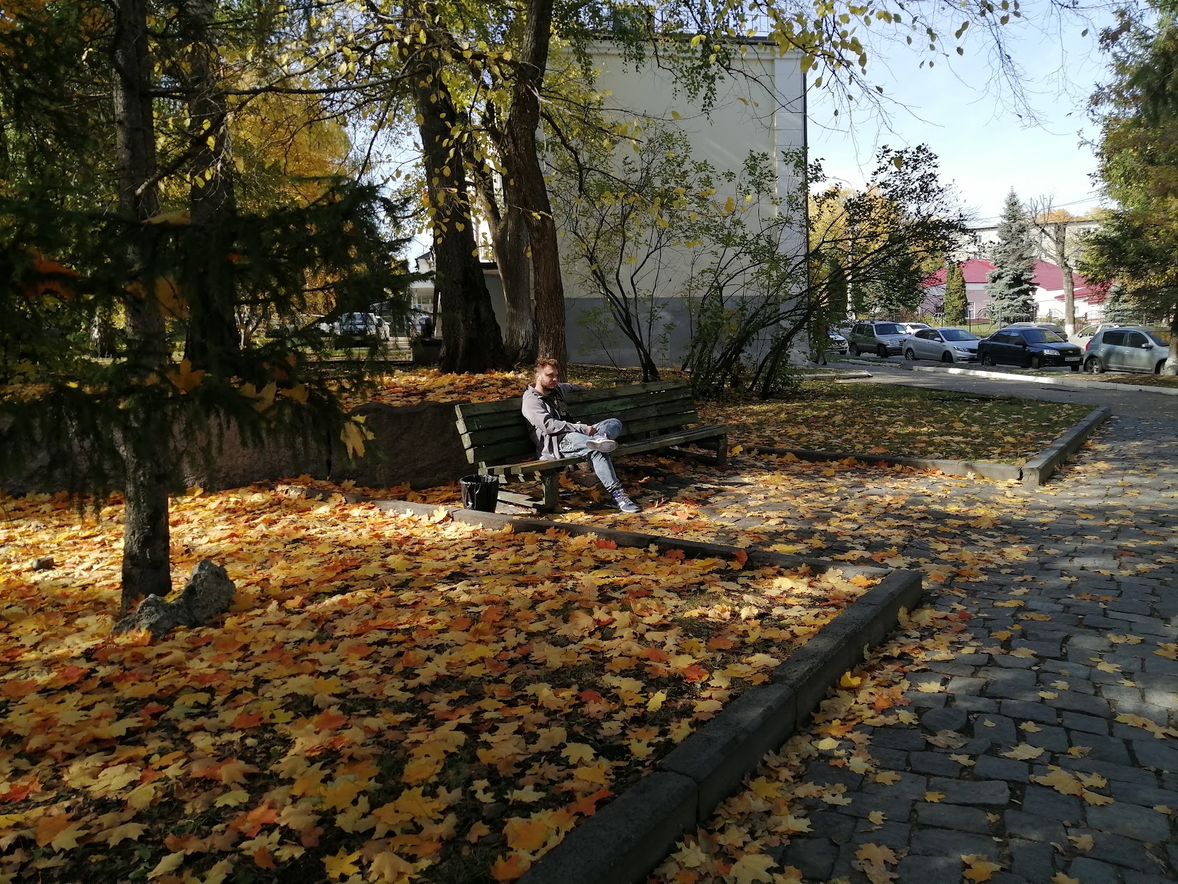 Мэр Басенко поручил привести в порядок сквер с неработающим фонтаном