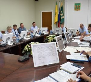 Александр Басенко поручил проверить состояние детских площадок и исправить дефекты