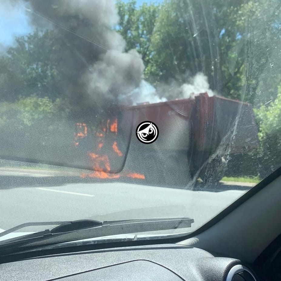 В Пензе у Восточного кладбища сгорел мусоровоз
