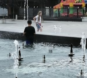 В Пензе участники рейда застали подростков за купанием в фонтане