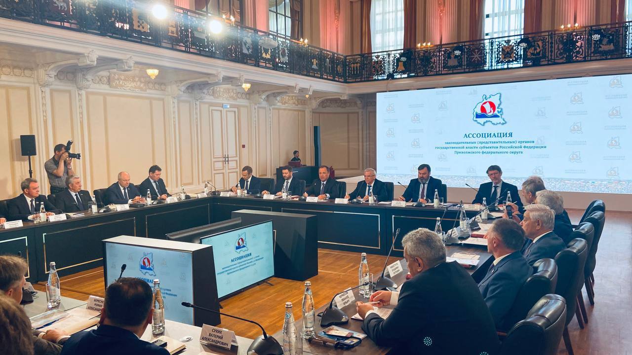 Игорь Комаров отметил работу Валерия Лидина по становлению Ассоциации законодателей Поволжья