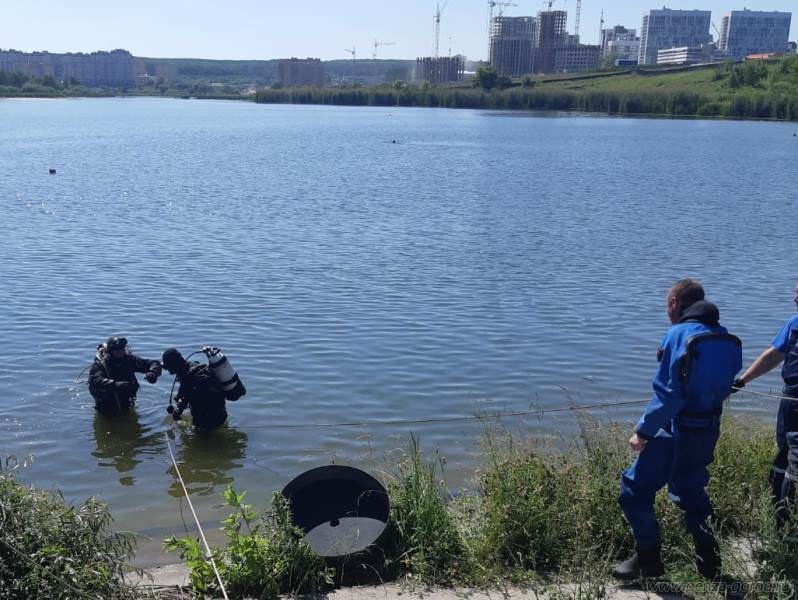 На пруду у горбольницы №6 в Пензе заменили аварийную задвижку