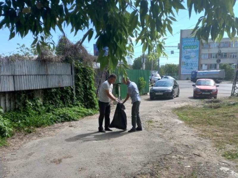 В Пензе очистили эко-парк "Ласточкино гнездо"