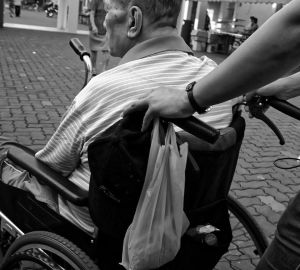 Жители Пензенской области начали получать бесплатных сиделок