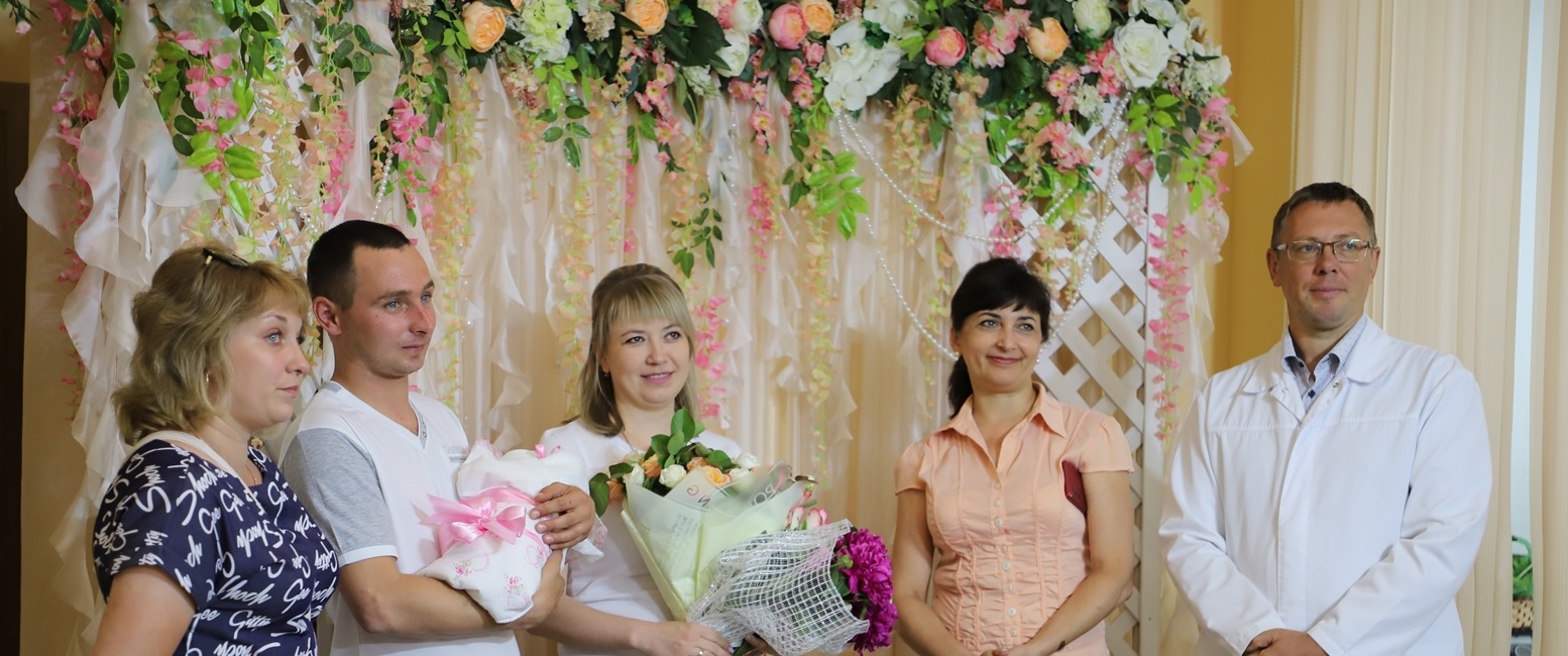 В Пензе из роддома выписали эвакуированную из Мариуполя маму и ее новорожденную дочку