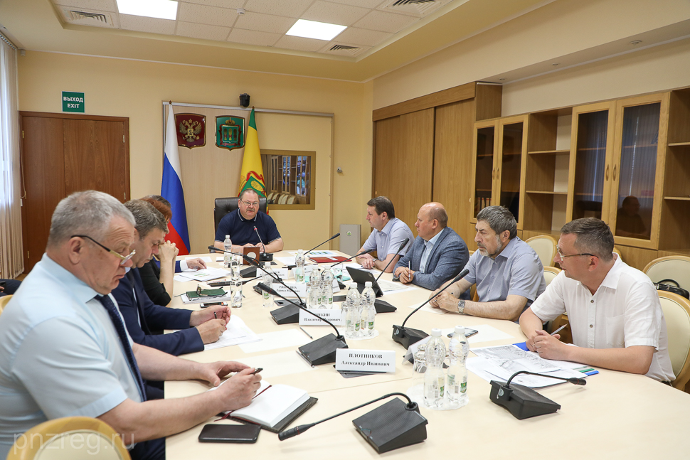 Олег Мельниченко поручил интенсивнее вводить в севооборот пустующие земли