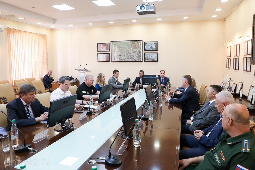 Олег Мельниченко нацелил главу пензенского НИИФИ на активное импортозамещение