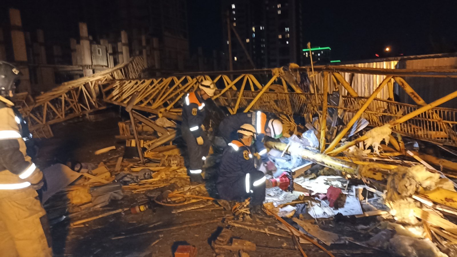 В Пензе извлекать погибшего охранника из-под башенного крана пришлось спасателям