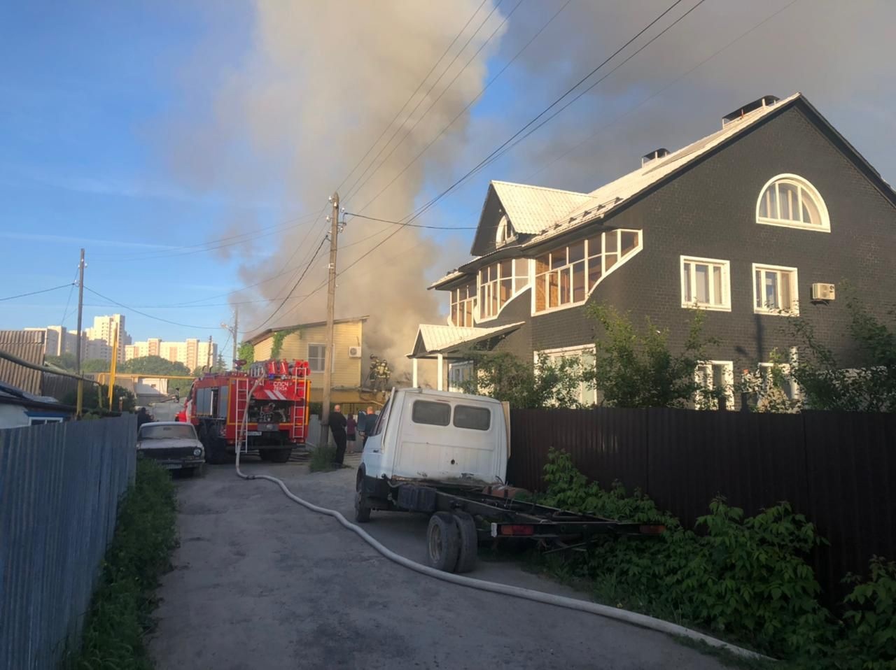В Пензе пожар в двухэтажном частном доме тушили почти 30 человек