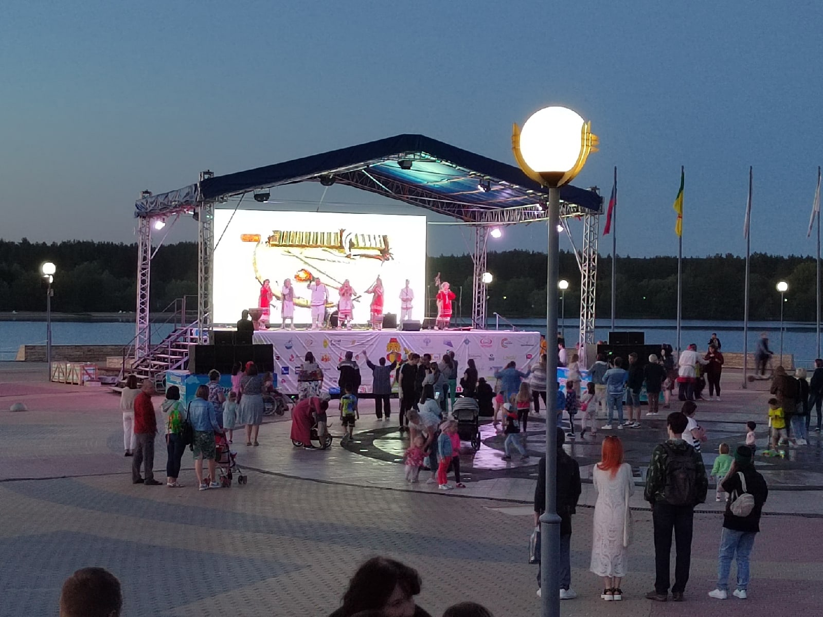 В Пензе фестиваль «Канитель» завершился салютом