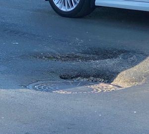 В Пензе на улице Бурмистрова провалился асфальт