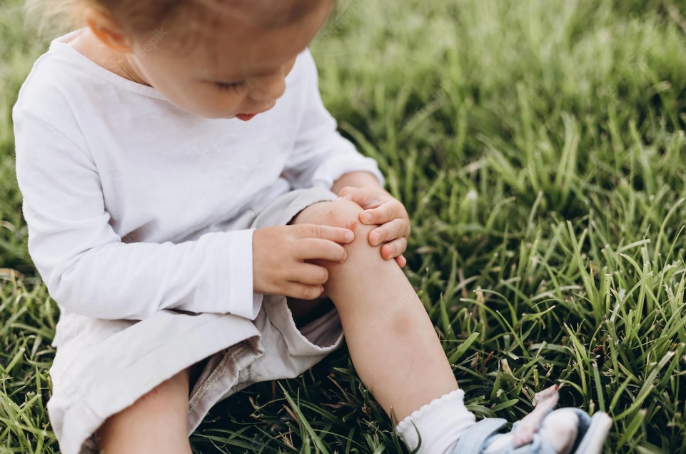 Детские врачи рассказали, что обязательно должно быть в летней аптечке