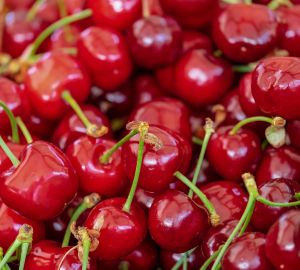 Эксперт объяснил, кому нельзя есть много черешни и чем она может быть опасна