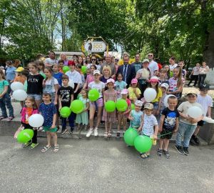 Участники пензенской "ОПОРЫ РОССИИ" подарили праздник детям из Мариуполя