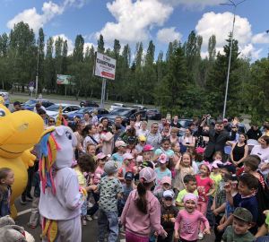 Универсам №175 в Пензе подарил детям более 100 подарков