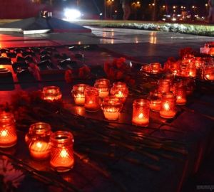 Пензенцы присоединились к акции «Свеча памяти» и воспроизвели силуэт танка