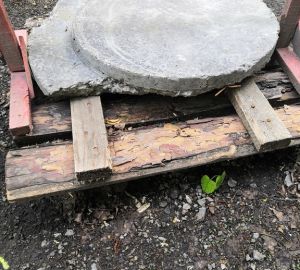 В Пензе ресурсников могут привлечь к ответственности за многослойную «крышку» колодца