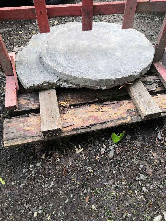 В Пензе ресурсников могут привлечь к ответственности за многослойную «крышку» колодца