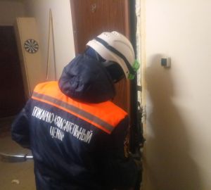 В Пензе спасатели помогли упавшей в квартире пенсионерке