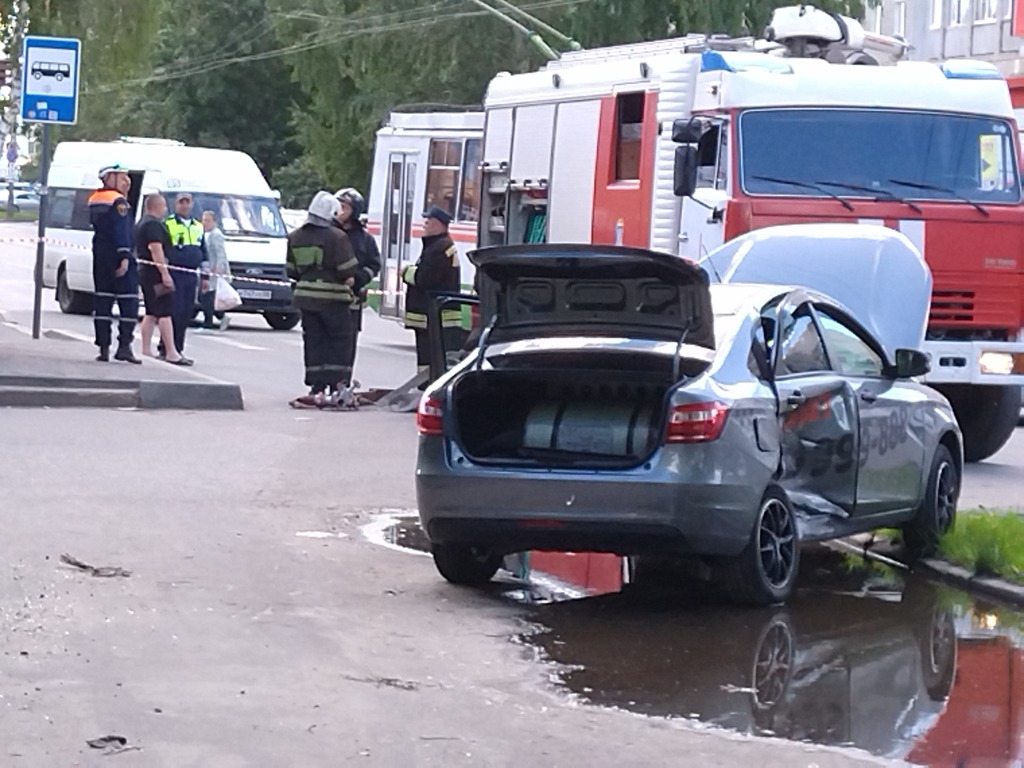 В Пензе спасатели ликвидировали утечку газа, произошедшую при ДТП на улице Клары Цеткин