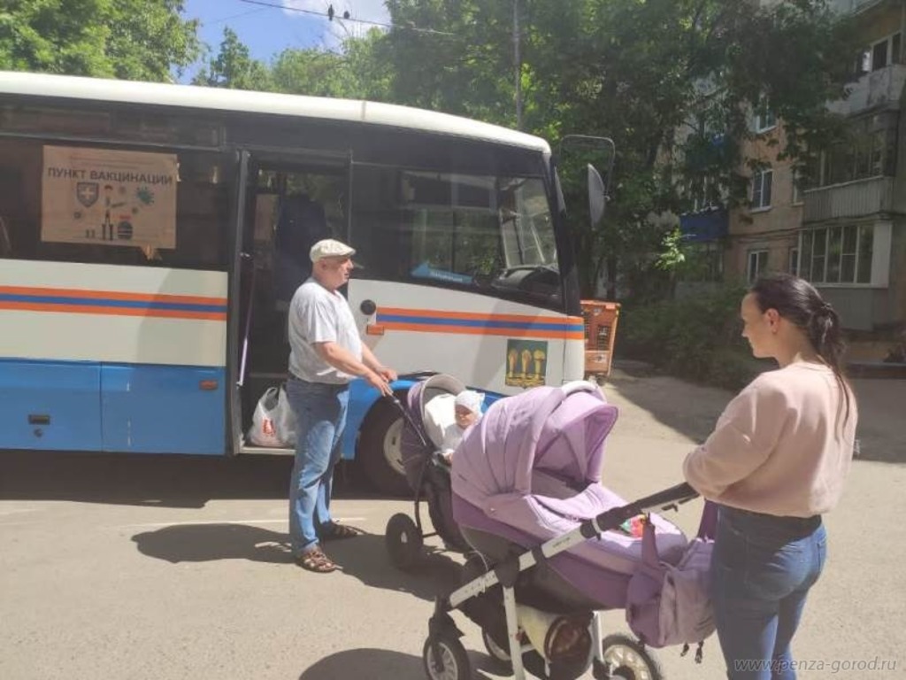 В Пензе продолжили практику вакцинации в мобильных пунктах