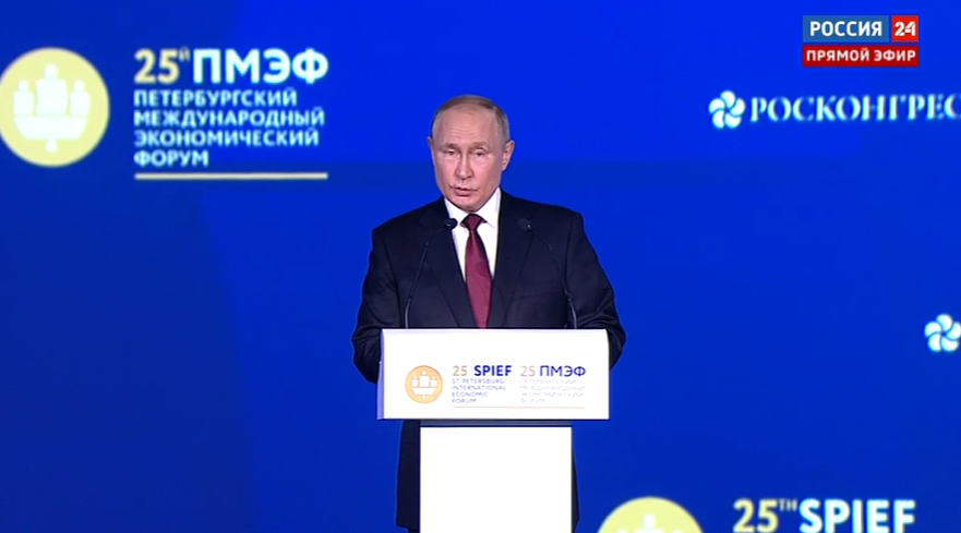 Путин предложил снизить ставку по льготной ипотеке до 7% в ходе экономического форума