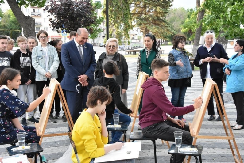 Совет женщин организовал художественный пленэр для пензенских школьников