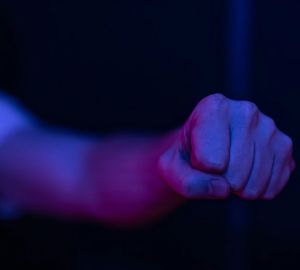 В Сердобске мужчина получил доской по голове, когда заступился за женщину