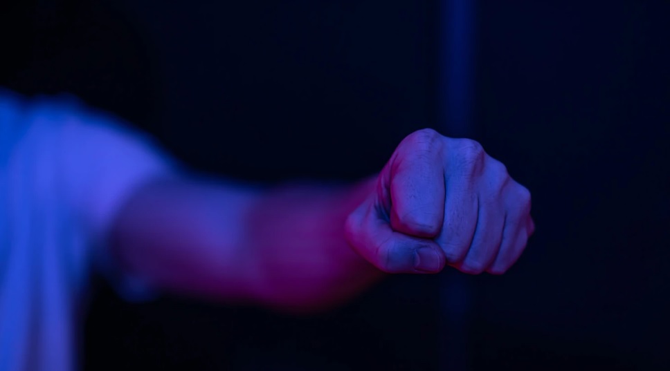 В Сердобске мужчина получил доской по голове, когда заступился за женщину